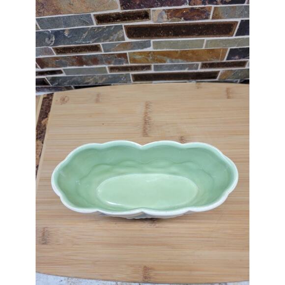 Vintage Red Wing Pottery Planter B1402, Art Pottery Scalloped Edge Leaf - Picture 2 of 5